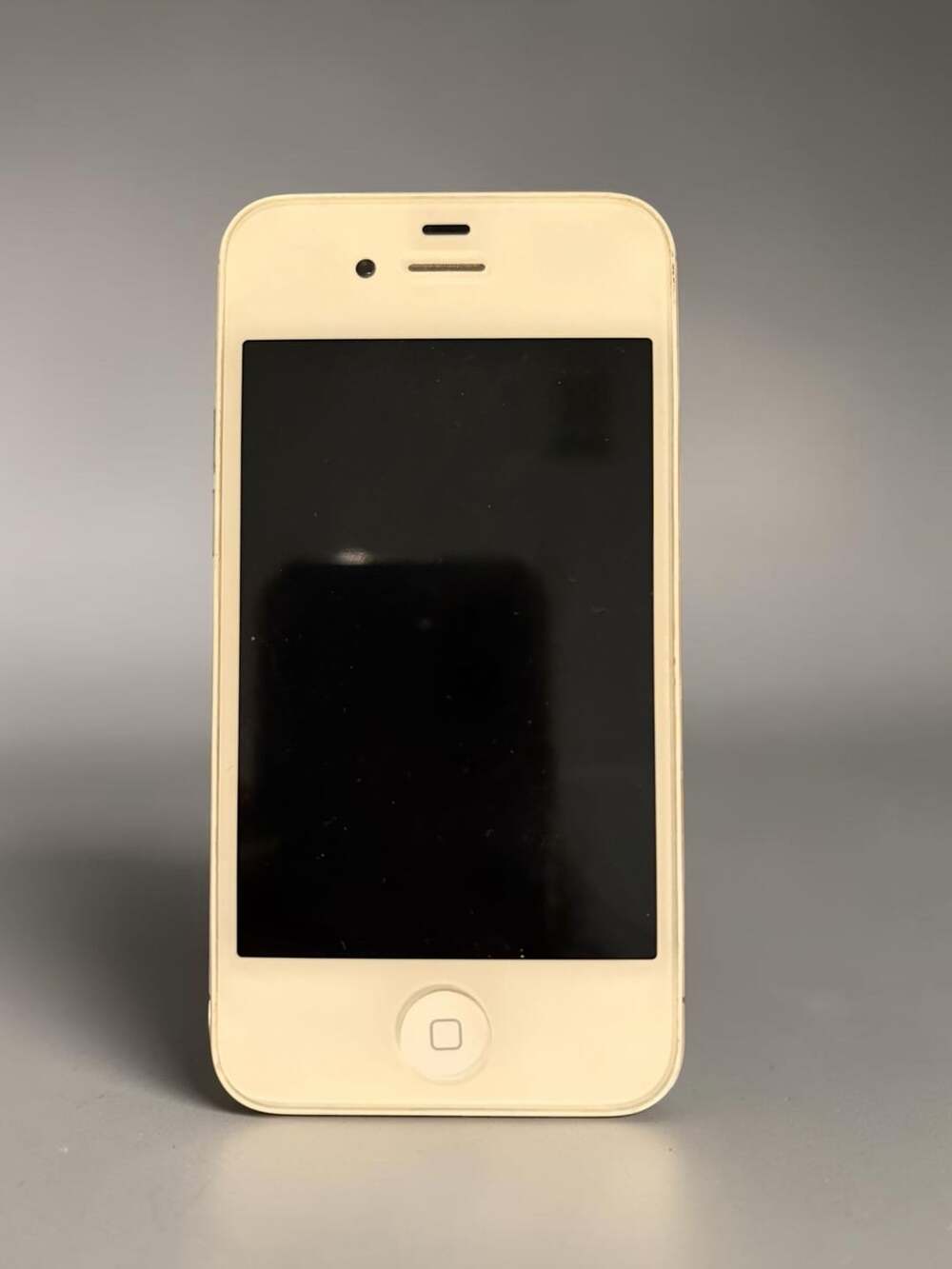 Apple iPhone 4S Model A1387 White Smartphone LOCKED to owner